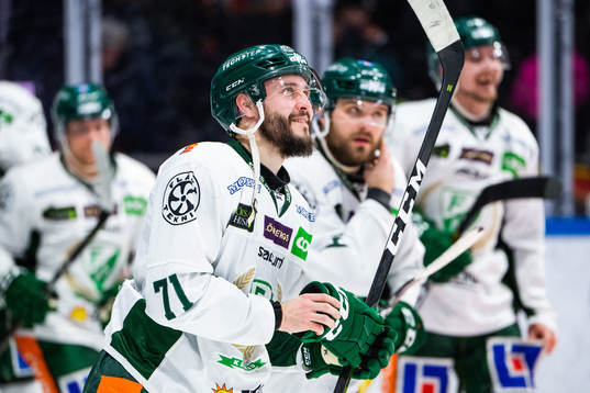 Färjestads Jesse Virtanen jublar