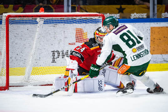 Färjestads Theodor Lennström sätter avgörande 5-4 i