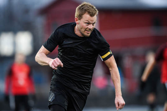 s Sebastian Larsson