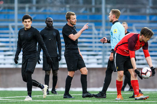 s Tarik Elyounoussi och Sebastian Larsson