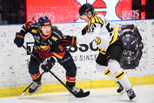 Djurgårdens Axel Jonsson Fjällby och Brynäs Tomi Sallinen