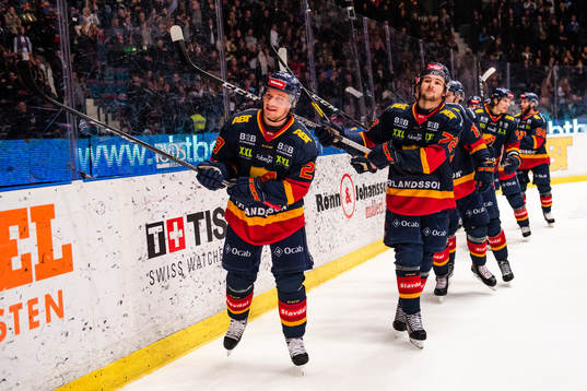 Djurgårdens Sebastian Strandberg och Emil Bemström jublar