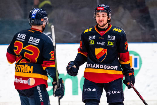 Djurgårdens Emil Bemström jublar med Linus Hultström
