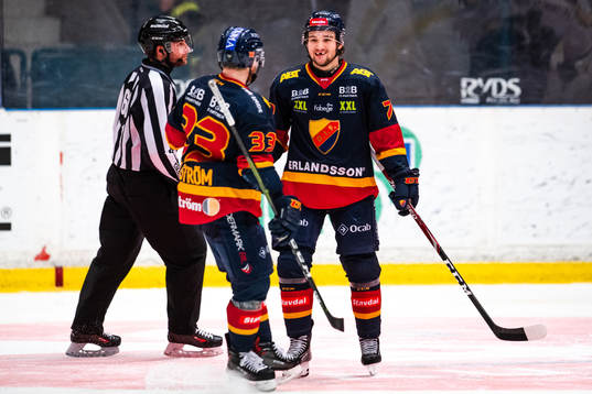 Djurgårdens Emil Bemström jublar med Linus Hultström