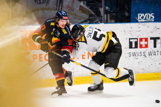 Djurgårdens Axel Jonsson Fjällby och Brynäs Tomi Sallinen
