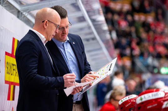 Timrås assisterande tränare Johan Thelin och tränare