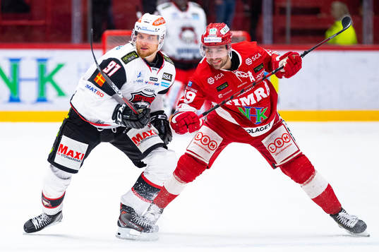 Malmö Redhawks Max Görtz och Timrås Ludvig Rensfeldt