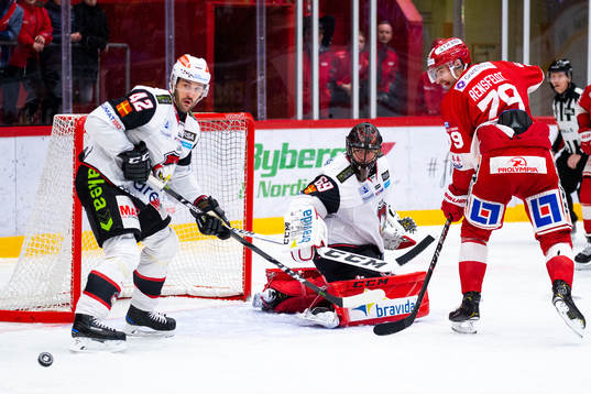 Malmö Redhawks Niklas Arell och målvakt Oscar Alsenfelt