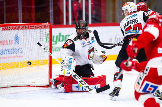 Malmö Redhawks målvakt Oscar Alsenfelt släpper in 2-1 av