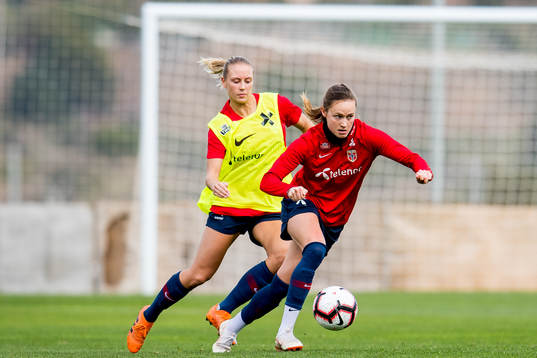 Lisa Naalsund and Caroline Graham Hansen of Norway