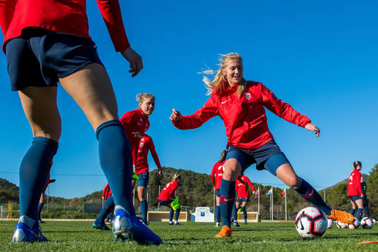 Elise Thorsnes and Emilie Nautnes of Norway