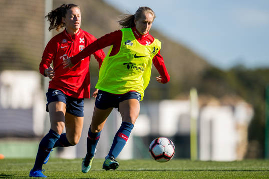 Synne Skinnes Hansen and Amalie Eikeland of Norway