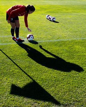 Guro Reiten of Norway prepares to take a corner kick