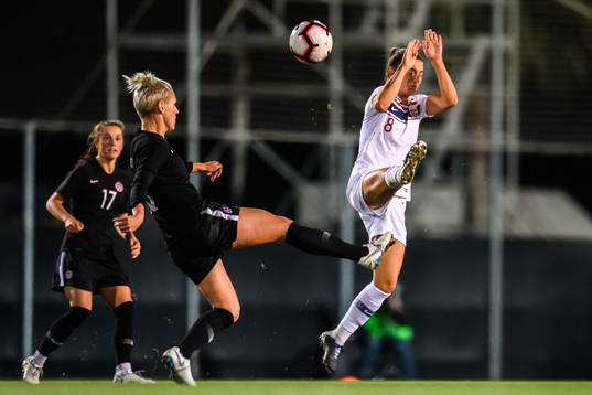 Sophie Schmidt of Canada and Vilde Bøe Risa of Norway