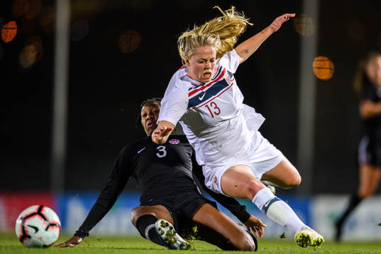 Kadeisha Buchanan of Canada and Therese Sessy Åsland of