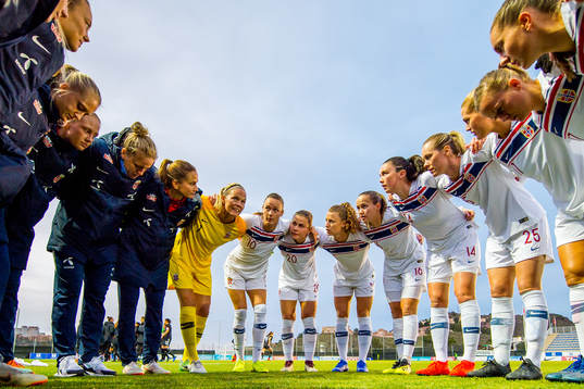 Elise Thorsnes, Ingrid Ryland, goalkeeper Ingrid Hjelmseth,