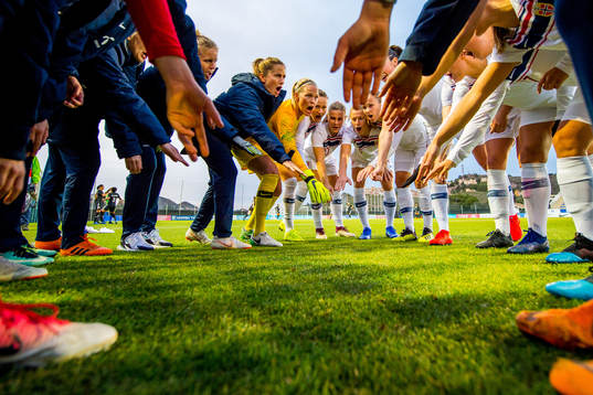 Bläddra bland fler bilder av Football, International friendly, Norway - Canada