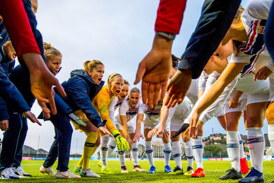 Elise Thorsnes, Ingrid Ryland, goalkeeper Ingrid Hjelmseth,