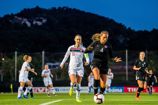 Caroline Graham Hansen of Norway and Shelina Zadorsky of