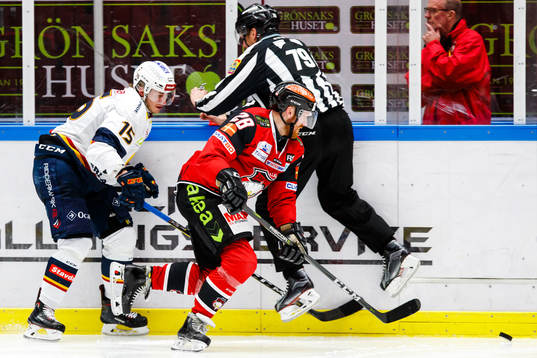 Djurgårdens Jakob Lilja och Malmö Redhawks Jens Olsson