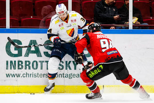 Djurgårdens Daniel Brodin och Malmö Redhawks Kim Rosdahl