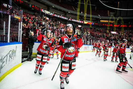 Malmö Redhawks spelare jublar