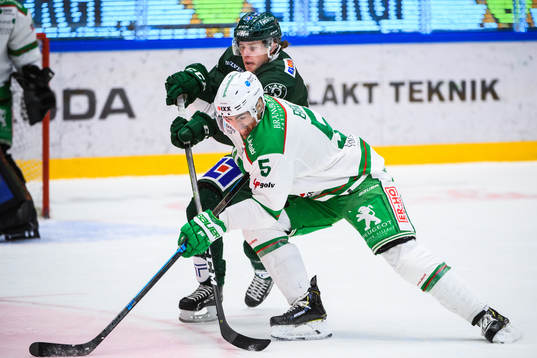 Färjestads Carl Jakobsson och Rögles Alen Bibic