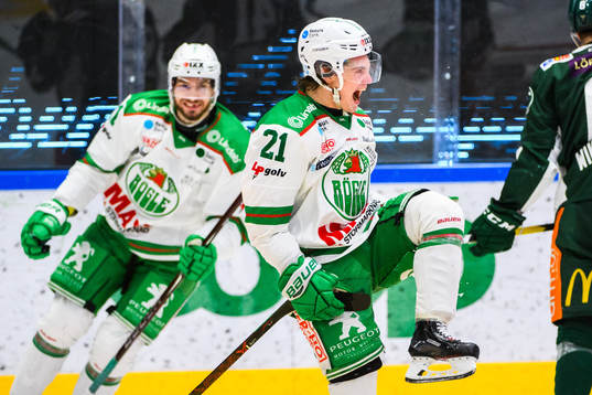 Rögles Nils Höglander jublar