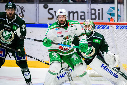 Färjestads Mikael Wikstrand, Rögles Taylor Matson och