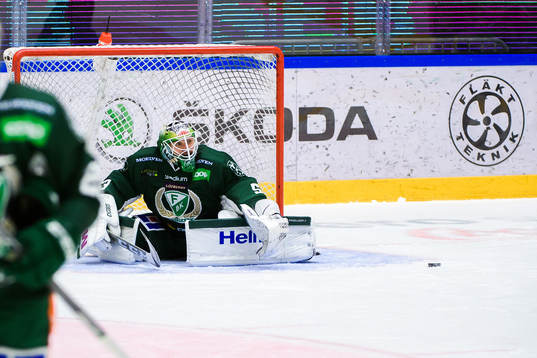Färjestads målvakt Markus Svensson deppar