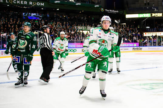 Rögles Nils Höglander jublar