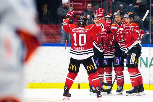 Örebros Rodrigo Abols jublar med lagkamrater