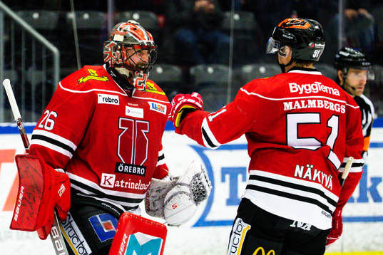 Örebros målvakt Stefan Steen och Kristian Näkyvä jublar