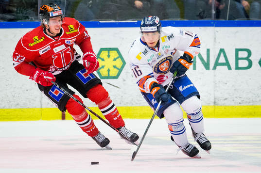Örebros Christopher Mastomäki och Växjös Austin Ortega