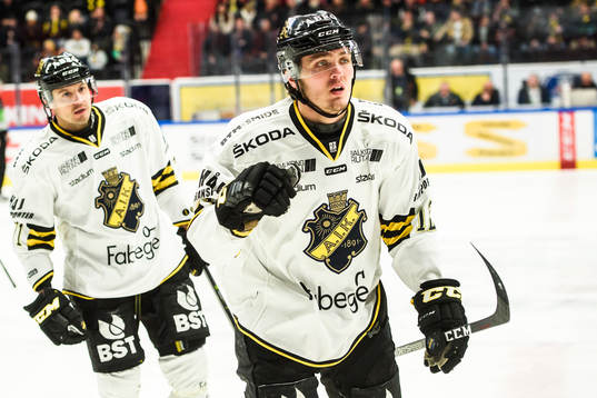 s Alexander Deilert och Max Lindholm jublar