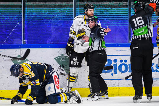 s Sam Marklund får matchstraff