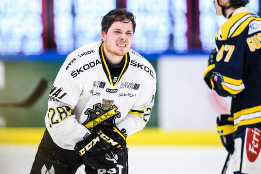 s Jesper Frödén har ont