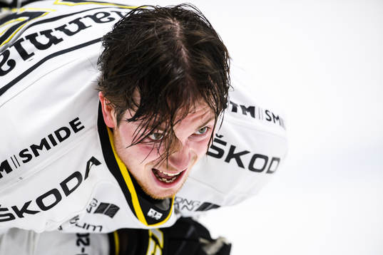 s Jesper Frödén har ont
