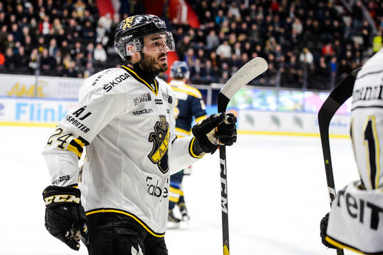s Jacob Dahlström jublar