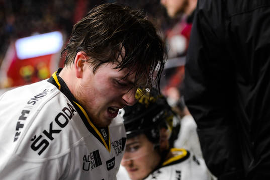 s Jesper Frödén har ont