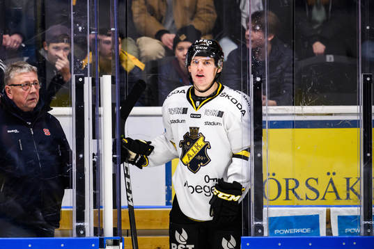 s Anton Holm i utvisningsbåset