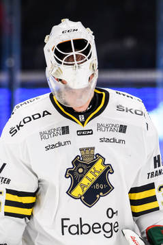 s målvakt Robin Wallin deppar