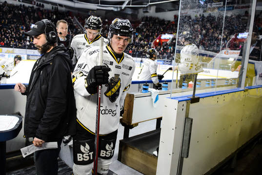 s Max Lindholm