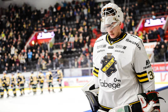 s målvakt Robin Wallin deppar