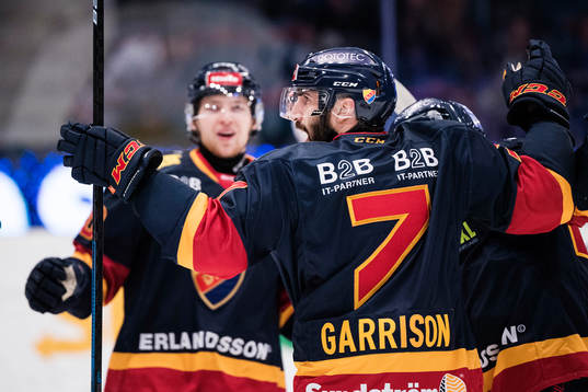 Djurgårdens Jason Garrison jublar