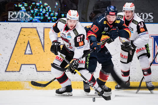 Malmö Redhawks Konstantin Komarek och Carl-Johan Lerby mot