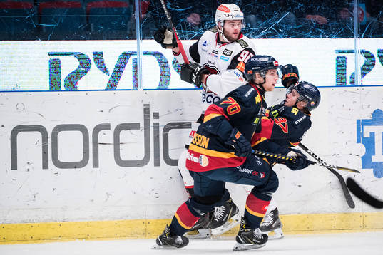 Malmö Redhawks Kim Rosdahl mot Djurgårdens Marcus