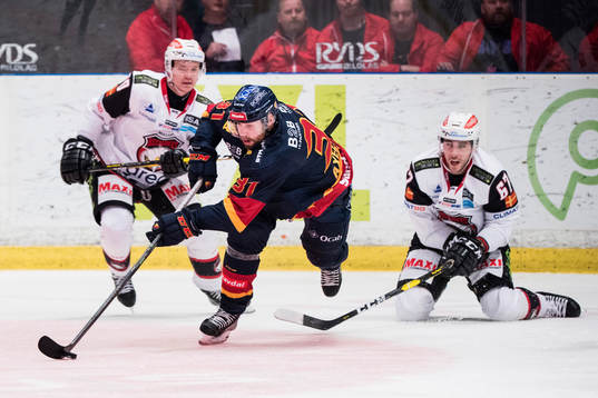 Djurgårdens Dick Axelsson och Malmö Redhawks Konstantin