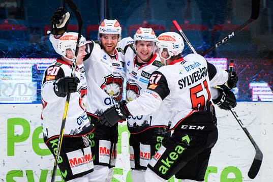 Malmö Redhawks Max Görtz jublar med lagkamrater