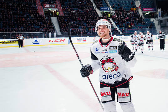 Malmö Redhawks Max Görtz jublar